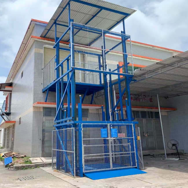 婺源建材厂室外升降货梯安装